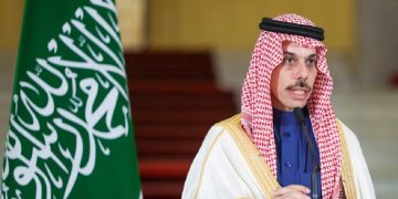 وزير خارجية السعودية: سوريا لن تكون لوحدها