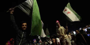سوريا تتحرر من 2879 قيداً بعد قرار ترامب رفع العقوبات الأمريكية.. ما هي القيود؟