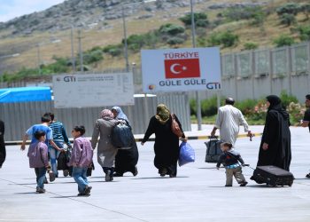 السوريون يواصلون مغادرة تركيا طوعا وترقب لعودة أعداد مضاعفة