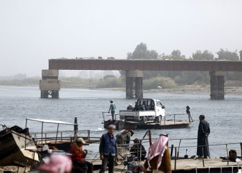 إغلاق معابر “غير شرعية” بين الحكومة السورية والإدارة الذاتية في ريف دير الزور
