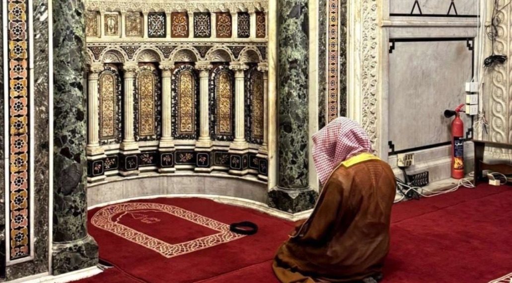 القرني يعلّق على صورة وزير الخارجية السعودي في محراب الأموي: عاد المجد الأموي