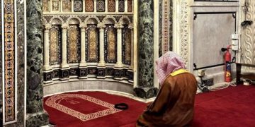 القرني يعلّق على صورة وزير الخارجية السعودي في محراب الأموي: عاد المجد الأموي