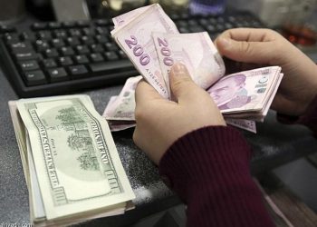 بلد واحد.. وثلاث عملات!