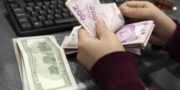 بلد واحد.. وثلاث عملات!