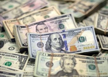 دولارك أبيض أم أزرق.. بدعة جديدة للتلاعب بسعر الصرف في أسواق سوريا