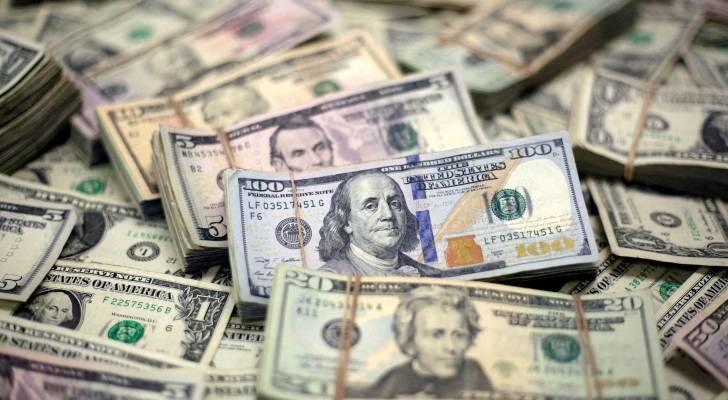 دولارك أبيض أم أزرق.. بدعة جديدة للتلاعب بسعر الصرف في أسواق سوريا