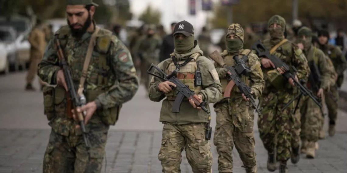 جيش ما بعد الأسد.. سوريا تبدأ تشكيل قوة عسكرية قوامها 200 ألف جندي
