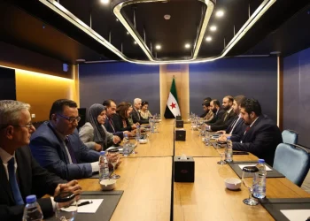 الصورة لاجتماع وفد من قسد مع الحكومة السورية