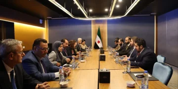 الصورة لاجتماع وفد من قسد مع الحكومة السورية