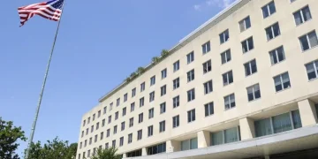 لحظة فارقة.. الخارجية الأمريكية تعلّق على رفع العلم في دمشق