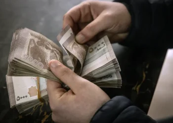 خلال شهر أيار الدولار يخسر 29% من قيمته أمام الليرة السورية