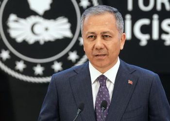 وزير الداخلية التركي: أكثر من ربع مليون لاجئ سوري عادوا إلى بلادهم منذ إسقاط نظام الأسد