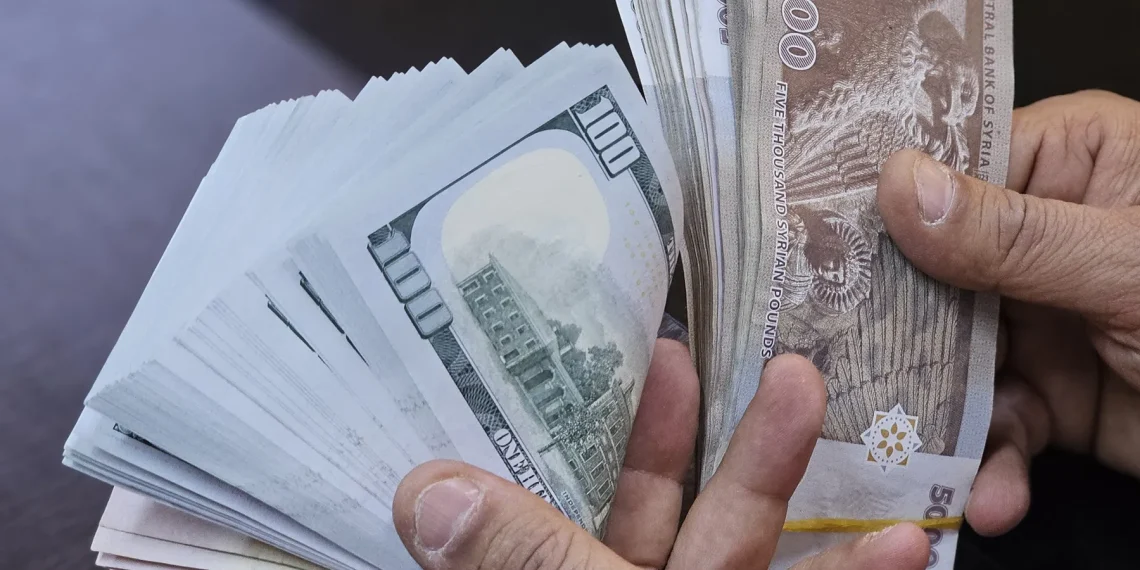 الدولار يختتم شهر حزيران بنسبة ارتفاع 10%