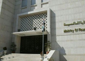 المالية تلغي الحجز الاحتياطي لممتلكات أكثر من 58 ألف سوري