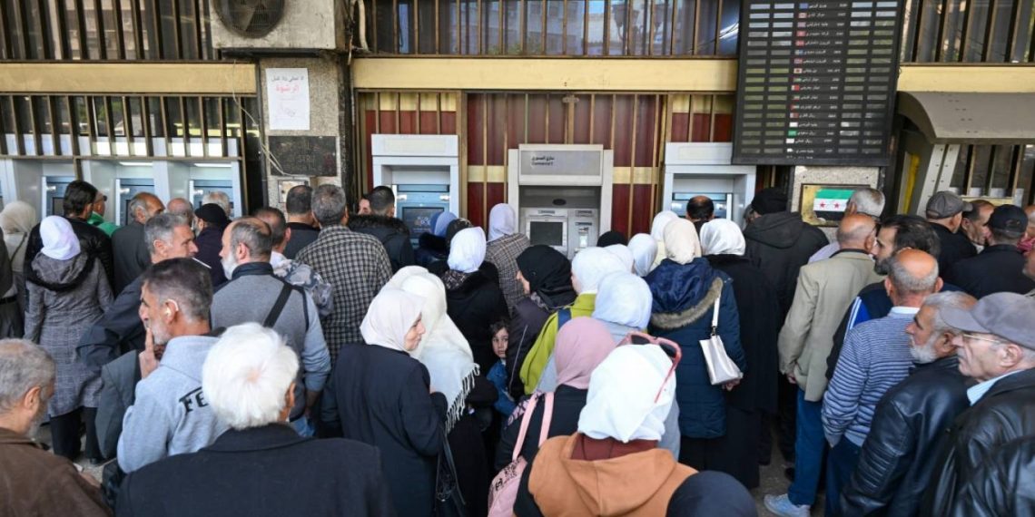 الزيادة على رواتب الموظفين تدخل حيز التنفيذ والمالية تضع خارطة صرفها