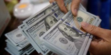 الدولار في مهب ريح السياسة الأمريكية.. بحسب الإيكونوميست