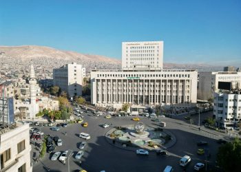 المركزي حبس السيولة في المصارف.. والنتيجة: استغلال للحاجة ومضاربة على العملة