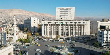 المركزي حبس السيولة في المصارف.. والنتيجة: استغلال للحاجة ومضاربة على العملة