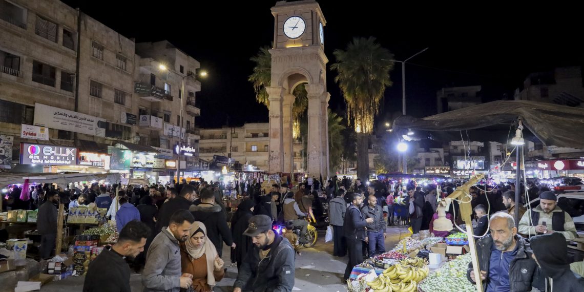 إزالة الأكشاك في مدينة إدلب.. خطوة تنظيمية تثير الجدل