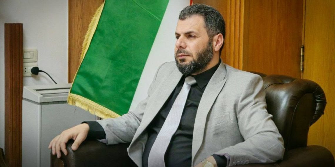 تفاصيل برس تكشف أسباب تعليق معاون وزير الاتصالات لعمله