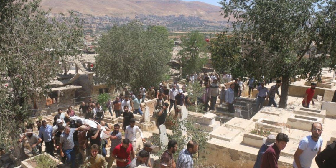 الزبداني تشيّع اثنين من أبنائها قُتلا بكمين في السويداء