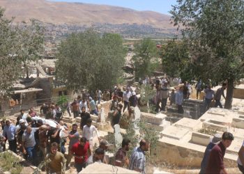 الزبداني تشيّع اثنين من أبنائها قُتلا بكمين في السويداء