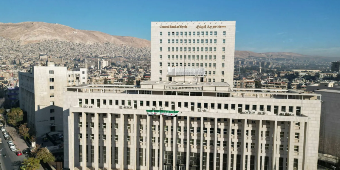 المركزي يسعى لتثبيت سعر الصرف.. خبير لـ "تفاصيل برس": النشرة الرسمية استرشادية والموازي يتحكم بالأسواق