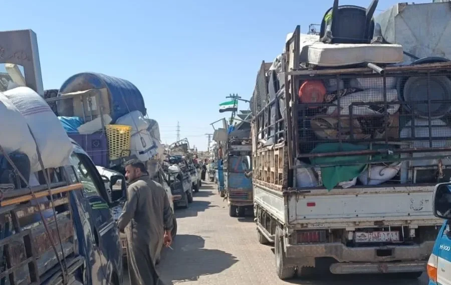 قوافل النازحين تواصل العودة.. عشرات العائلات تعود لريف حماة