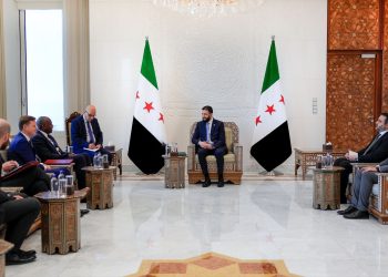 بريطانيا تدعو الشيباني إلى لندن وتتجه لإعادة فتح سفارتها في دمشق
