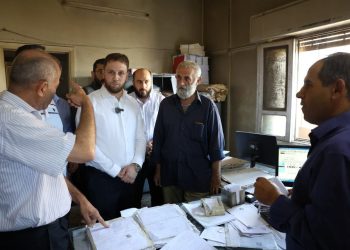 أثناء زيارة لمديرية التأمينات الاجتماعية.. محافظ حماة يتعهد بتحسين بيئة العمل وخدمة المواطنين