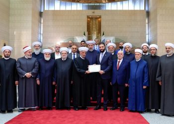 زيارة تاريخية للمفتي دريان إلى دمشق: وسام لسوريا ورسائل متعددة الاتجاهات