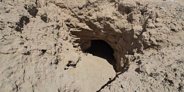 صور.. ما قصة “أنفاق الموت” التي تعيق عودة النازحين إلى دير الزور؟