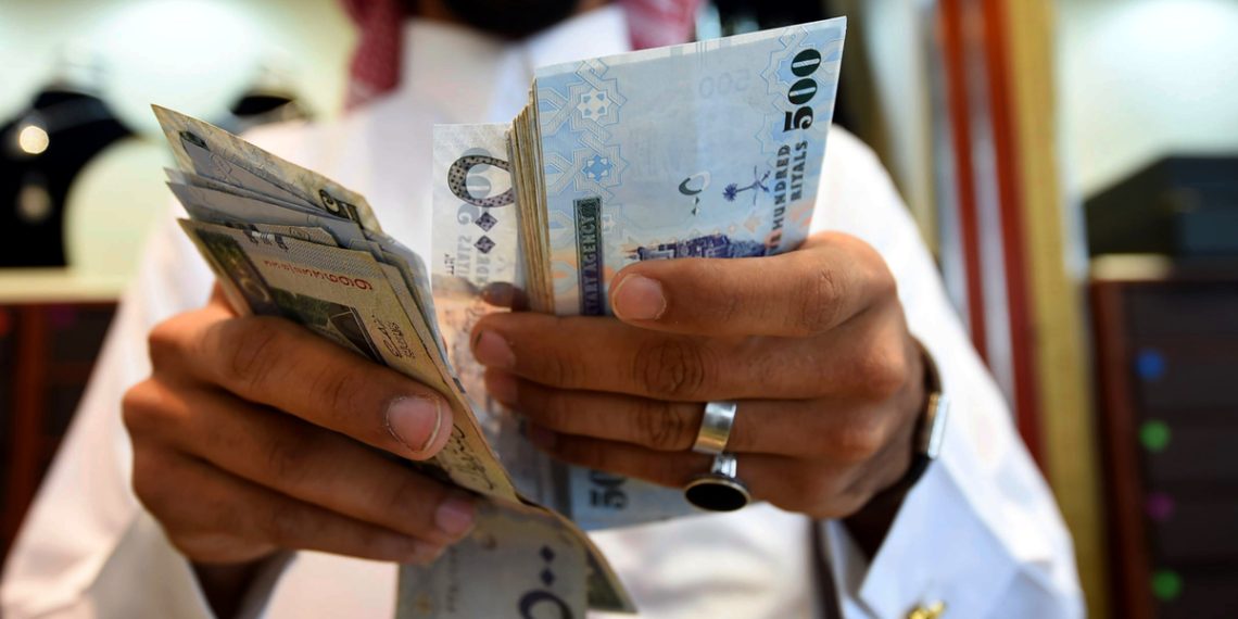 مقترح لتداول الريال السعودي في أسواقنا...هل يمهد الطريق لشراكة اقتصادية؟