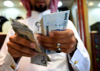 مقترح لتداول الريال السعودي في أسواقنا...هل يمهد الطريق لشراكة اقتصادية؟