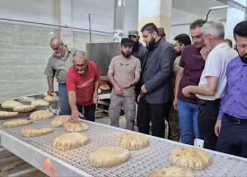 بحضور رسمي.. افتتاح فرن خبز في قرية كنصفرة بإدلب