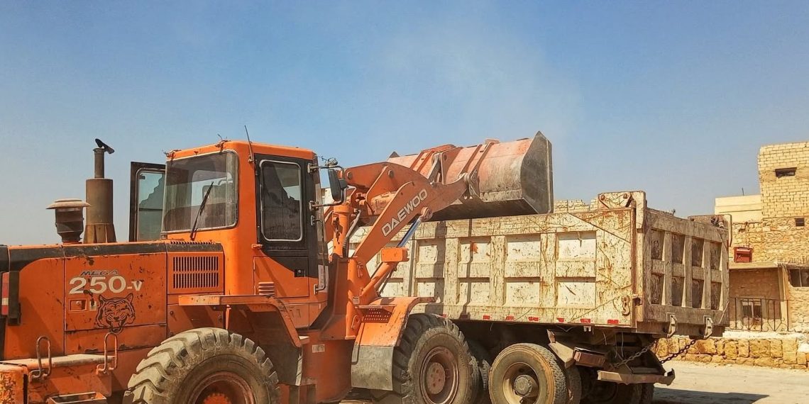 ضمن حملة "لعيونك يا حلب".. استكمال إزالة الأنقاض بحي عين التل