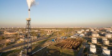 تحت ضغط ترامب على موسكو.. "أوبك بلس" تعتمد زيادة إنتاج النفط لـ 547 ألف برميل يومياً