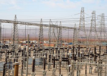 وزير الاقتصاد والصناعة يتعهد بخفض أسعار الطاقة وإلغاء ضريبة الكهرباء