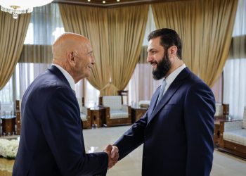 الرئيس الشرع يلتقي باراك ويشدد على وحدة سوريا وسيادتها على كامل أراضيها