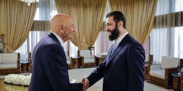 الرئيس الشرع يلتقي باراك ويشدد على وحدة سوريا وسيادتها على كامل أراضيها