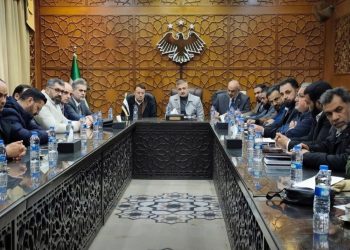 بعد زيارته الرقة.. وفد الأمانة العامة للرئاسة ومعاونو الوزراء يصلون دير الزور