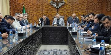 بعد زيارته الرقة.. وفد الأمانة العامة للرئاسة ومعاونو الوزراء يصلون دير الزور