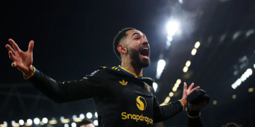 مانشستر يونايتد يهزم آرسنال ويشعل المنافسة على لقب الدوري الإنكليزي