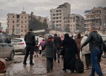 عودة عدد من أهالي حي الأشرفية بحلب إلى منازلهم بعد تأمين المنطقة من قبل الأمن الداخلي