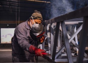 “عدرا الصناعية” بريف دمشق تواصل رفد السوق بالمنتجات الاستراتيجية رغم التحديات