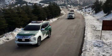 فرعا المرور والطرق باللاذقية يكثفان دورياتهما في المناطق الأكثر تأثراً بتساقط الثلوج