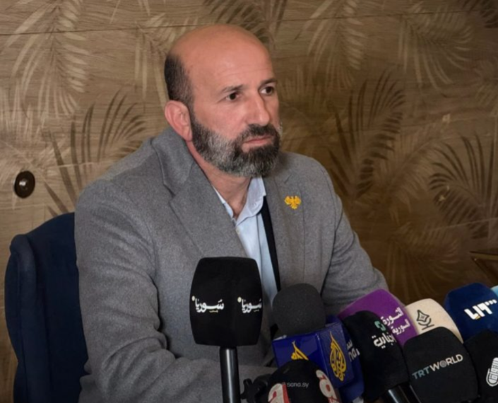 محافظ الرقة: العمل مستمر تمهيداً للانطلاق بمشروع تأهيل وصيانة جسر الرقة القديم “المنصور”