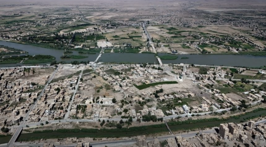 محافظة دير الزور تعلن تعطيل الجهات العامة اليوم الأحد حفاظاً على سلامة الأهالي