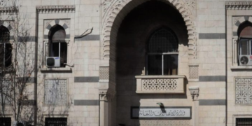الاتصالات تتسلم مركزي دير حافر ومسكنة بريف حلب وتبدأ إعادة تأهيلهما