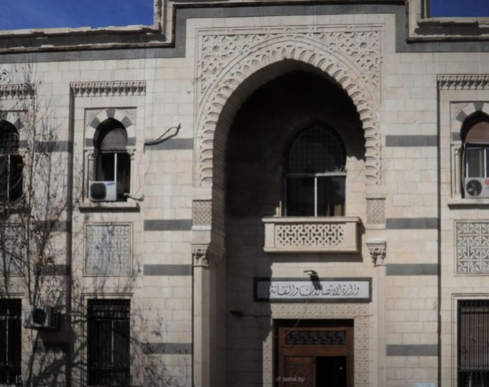 الاتصالات تتسلم مركزي دير حافر ومسكنة بريف حلب وتبدأ إعادة تأهيلهما